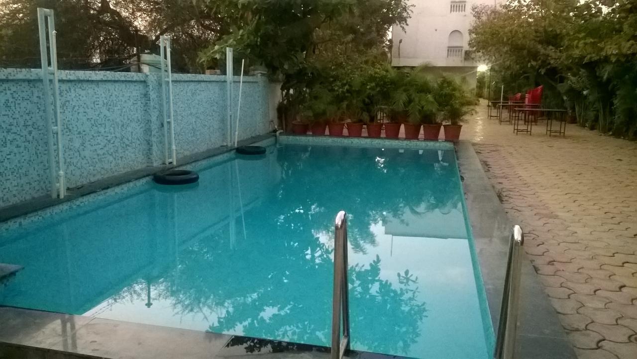 Oyo 14856 Resort Raghav Palace Indore Eksteriør bilde